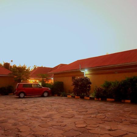 Palm Star Motel Fort Portal Exterior photo