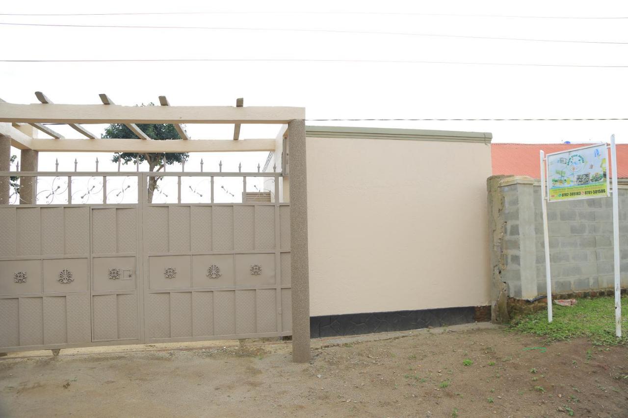 Palm Star Motel Fort Portal Exterior photo