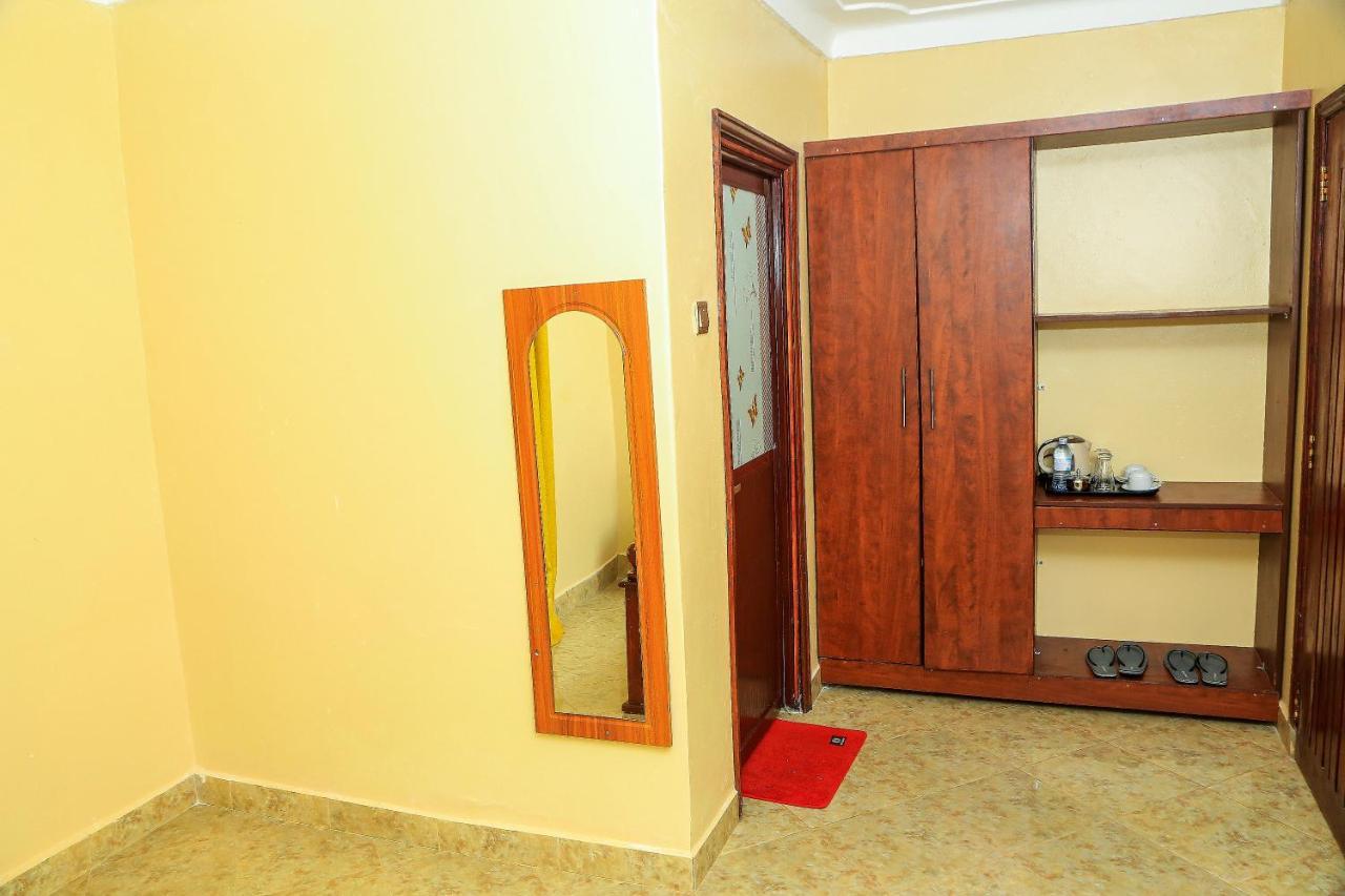 Palm Star Motel Fort Portal Exterior photo