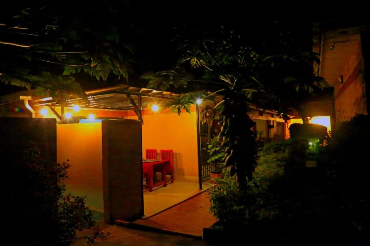 Palm Star Motel Fort Portal Exterior photo